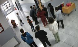 Gaziantep'te nefes borusuna yemek kaçan öğrencisini Heimlich manevrasıyla kurtardı