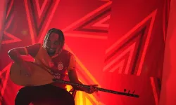 Sazı eline aldı mesajı verdi! Sacha Boey: Yeni gelmedim, geri geldim