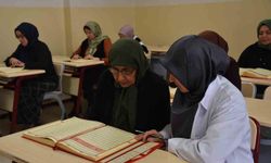 Gaziantepli teyzenin azmi örnek oldu! 70'inden sonra Kur'an-ı Kerim'i öğrendi