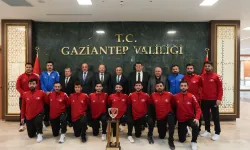 Hokeyin şampiyonu Volkan Group'tan Vali Çeber'e ziyaret