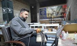 Filmlerden esinlenen Gaziantepli genç, ata mesleği olan kılıç ustalığını sürdürüyor