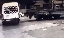 Gaziantep'te hemzemin geçitte öğrenci servisine tren çarptı: O anlar kamerada