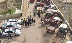 Gaziantep'te jandarma 85 traktör sürücüsüne eğitim vererek reflektör dağıttı