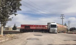 Gaziantep OSB'de tren kazası! Tren tıra çarptı...