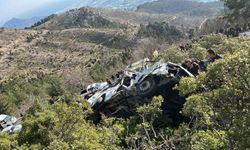 Mersin'de feci kaza: İşçi servisi uçuruma yuvarlandı! Çok sayıda yaralı var...