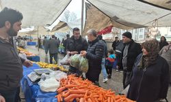 Başkan Tahmazoğlu semt pazarı esnafını ziyaret etti