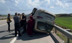 Gaziantep'te lastiği patlayan minibüs takla attı!