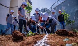 Gaziantep AB Bilgi Merkezi çocukları okul bostanında toprak ve doğayla buluşturdu