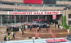 CHP Genel Merkezi'nde tansiyon yükseldi: Polis müdahale ediyor