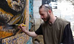 Gaziantepli ressam nostaljik perde ve halıları sanat eserine dönüştürüyor