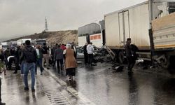 Gaziantep'te TAG Otoyolu'nda zincirleme trafik kazası: 1'i ağır 5 yaralı
