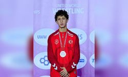 U17 Avrupa Şampiyonası’nda Muhammed Gölha’dan gümüş madalya