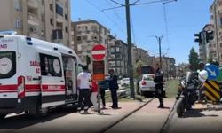 Gaziantep'te otomobil tramvay yoluna girdi!