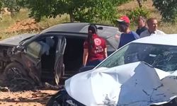 Gaziantep'te 2 otomobil çarpıştı: Yaralılar var...