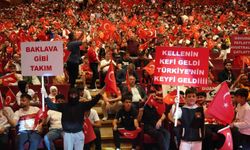 Gaziantep'te milli takıma dualarla destek olundu, dev ekranda maç heyecanı yaşandı