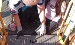 Gaziantep'te parkta ayağı sıkışan çocuğu itfaiye kurtardı
