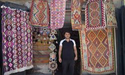 Gaziantep'te yörük köylerinden topladığı halı ve kilimleri satarak geçmişi geleceğe taşıyor