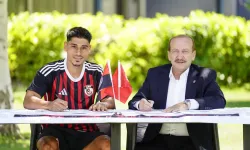 Gaziantep FK'da Destici resmi imzayı attı