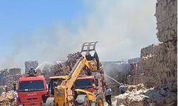 Nizip'te kağıt fabrikasında yangın