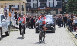 Vali Çiçekli'den Ardahan'a 'bisikletli' veda!