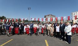 Gaziantep'te “Camini Bul Takımını Kur” Futbol Turnuvası'na katılan tüm öğrencilere bisiklet hediye edildi