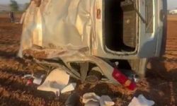 Gaziantep'te kontrolden çıkan hafif ticari araç tarlaya uçtu: 2 yaralı