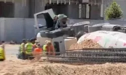 Gaziantep’te şantiyede korkutan anlar! Beton mikseri devrildi