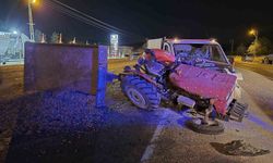 Gaziantep'te kamyonet ile traktör çarpıştı: 3 yaralı