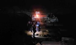 Gaziantep Karkamış'ta su seviyesi yükselince yıkık köprüde mahsur kalan 4 kişi kurtarıldı