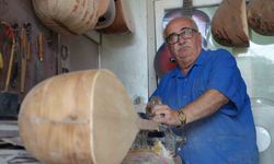Gaziantep'te 36 yıldır bağlama üretiyor ama çalamıyor