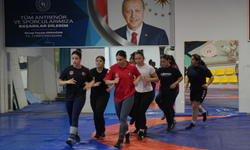 Babasının karşı çıktığı güreşte Balkan şampiyonu oldu