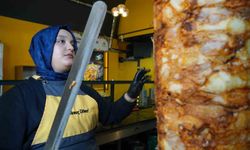 Gaziantep'te 20 yaşındaki döner ustası kadın, erkeklere taş çıkartıyor