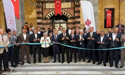Gaziantep'te depremde hasar gören tarihi Tahtani Camii yeniden ibadete açıldı