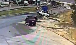 Gaziantep'te kontrolden çıkan araç menfeze uçtu: 2 kişinin yaralandığı kaza kamerada