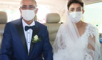İZMİR - Depremzede çift çadır kentte evlendi