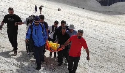 Cilo buzullarında kaybolan 2 kişiden birinin cansız bedenine ulaşıldı