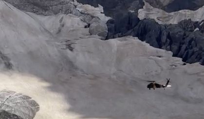 Cilo buzullarına düşen dağcıların kurtarılma anı anbean kamerada