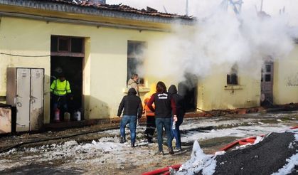 VİDEO HABER / Çağ kebabı için yaktıkları ateş depoyu yaktı