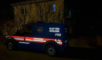 Akrabaları ile otururken yandaki odaya geçip av tüfeği ile kendini vurdu