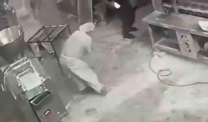 Kan donduran olay! İş yerinde kopan kolunu arkadaşı taşıdı. Yaralı Gaziantep'e sevk edildi