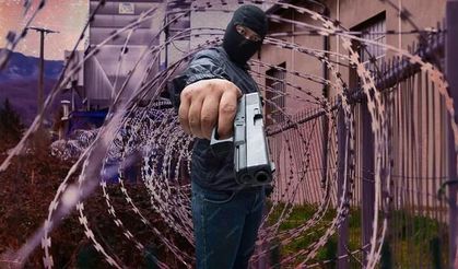 Dışarıdan cezaevi koğuşuna sızdı, telleri söküp mahkumu vurdu