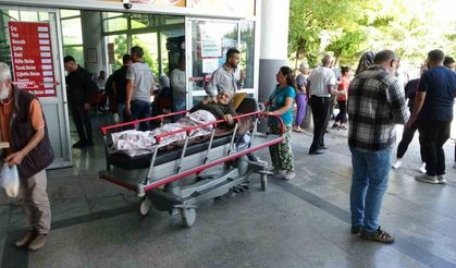 Malatya’da depreme hastanede yakalanan bazı hastalar dışarı çıkarıldı