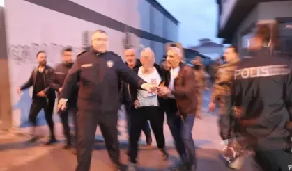 Sakarya’da vahşet: Eski polis, sevgilisini boğazından defalarca bıçakladı