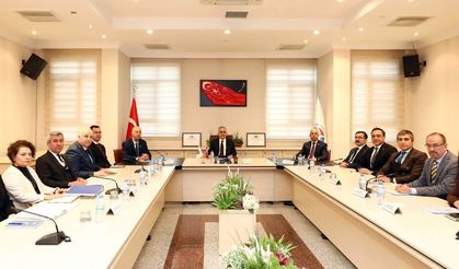 GAÜN Rektörü Prof. Dr. Doğan Daire Başkanlarıyla değerlendirme toplantısı yaptı