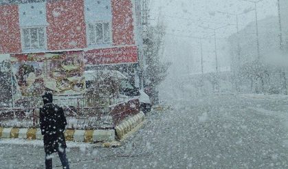 Gaziantep'te kar yağışı sürüyor