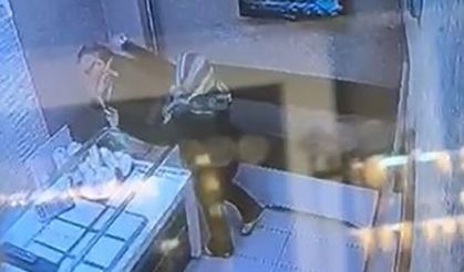 Sarrafı soymak için kılık değiştirmiş