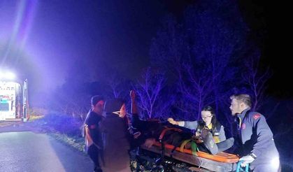 Böyle tiryakilik görülmedi: Şarampole uçan araçtan yaralı kurtarıldı, sedyede sigara yaktı