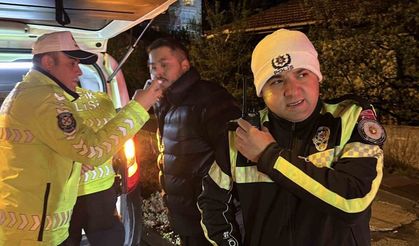 Trafiği tehlikeye düşürüp dans etmişti, 22 bin lira ceza kesildi