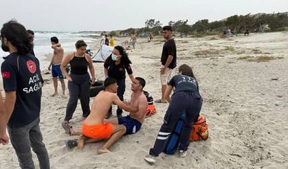 Acı olay! Denize giren genç boğuldu, arkadaşları sinir krizi geçirdi