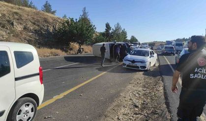 İşçi servisi Gaziantep yolunda kaza yaptı! Yaralılar var...